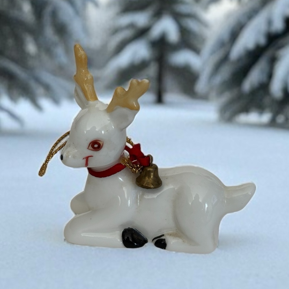 VTG MCM Porcelain Deer Figurine White W/Bell Gold Trim Red Ribbon Taiwan 3X3”